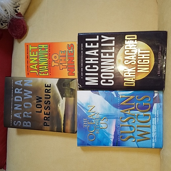 4 books Michael Connelly,Sandra Brown,Janet  Evanovich, Susan Wiggs - Picture 1 of 9